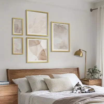 Set di quadri incorniciati con colori ad acquerello e texture boho