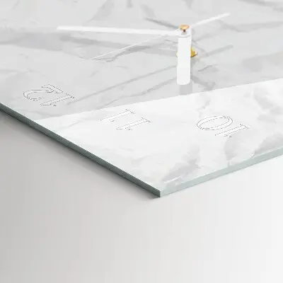 Verticale orologio Un foglio di carta
