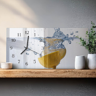 Orizzontale orologio da parete Una fetta di limone in acqua