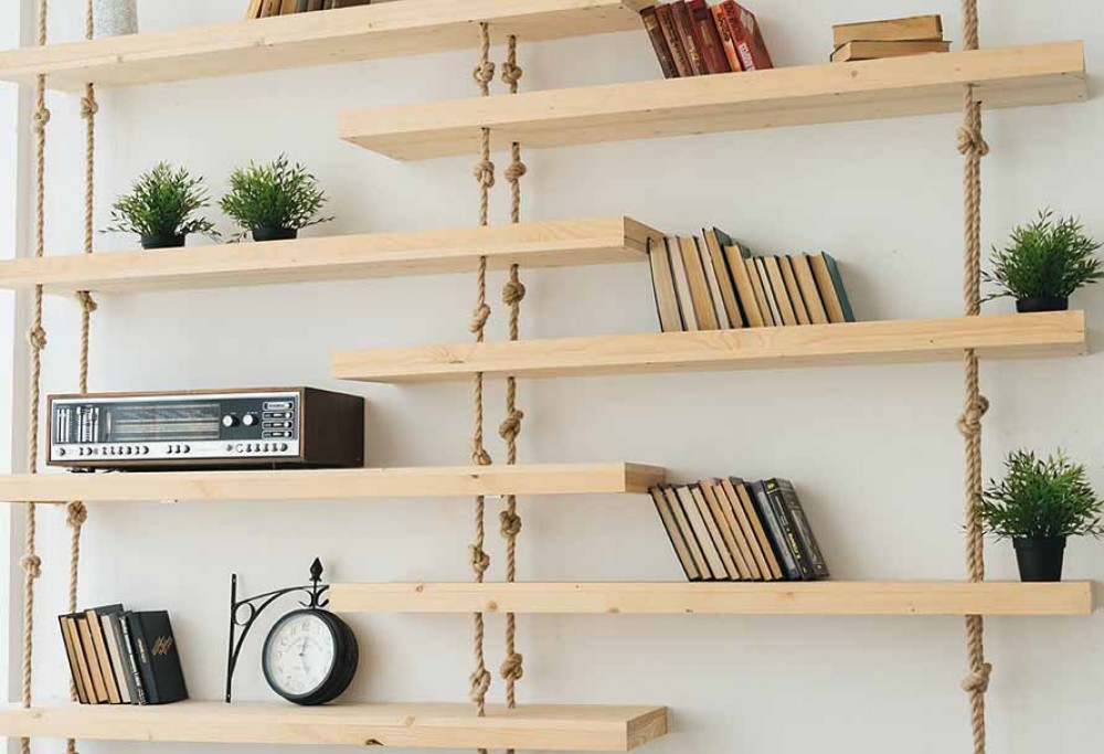 decorazioni sugli scaffali