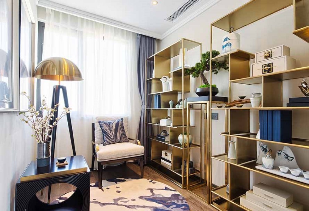decorazioni sugli scaffali