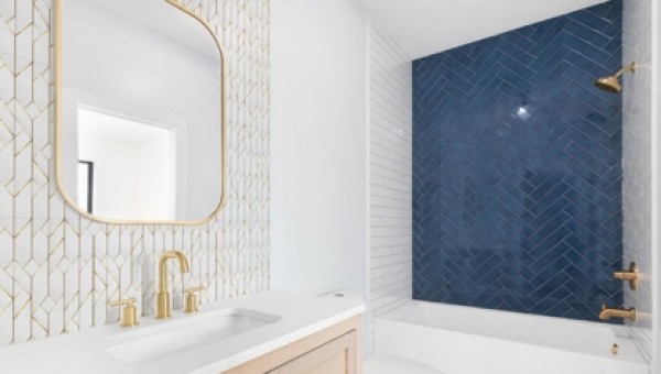 Come scegliere le piastrelle per un bagno piccolo? 5 consigli pratici