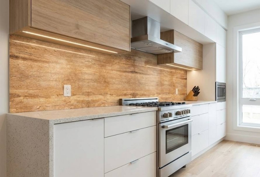 cosa sopra il bancone della cucina