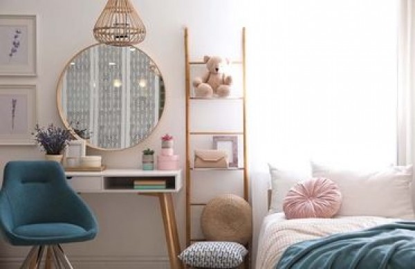 Specchi decorativi sul muro: decorazione d'interni impressionante